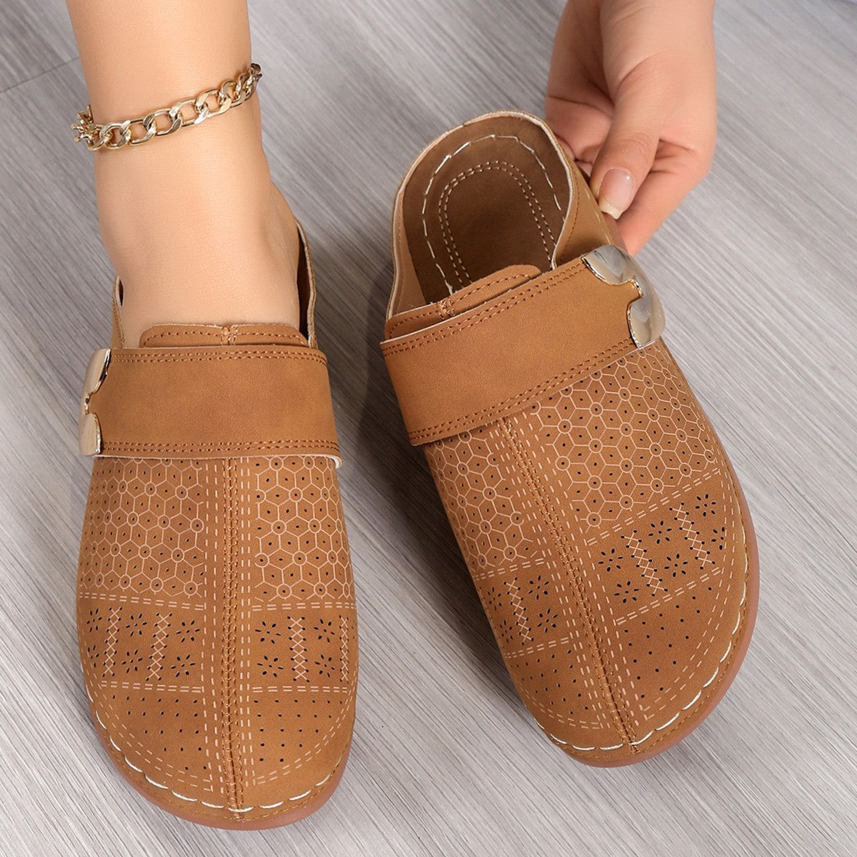 Summer European And American Closed Toe Metal Hollow Women's Shoes