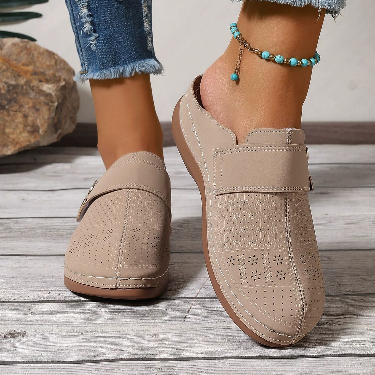 Summer European And American Closed Toe Metal Hollow Women's Shoes
